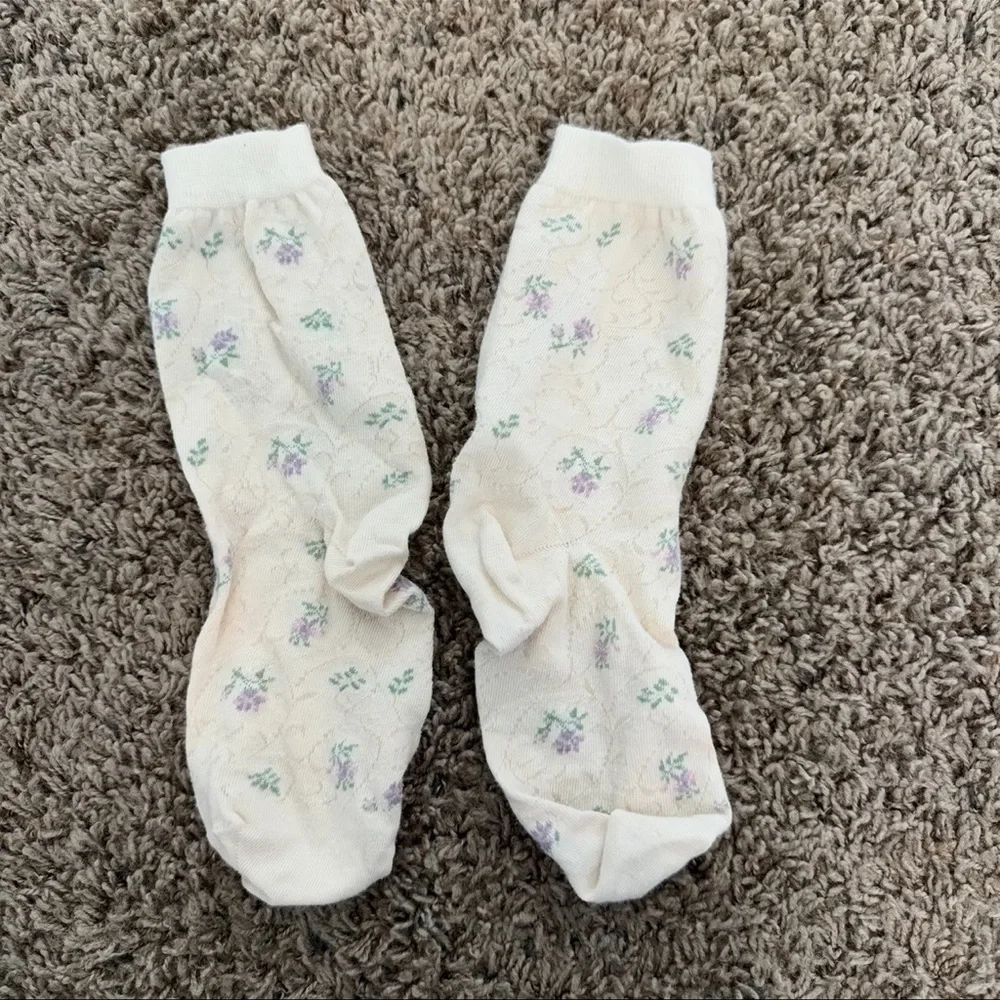 Floral Patterned Cream Socks